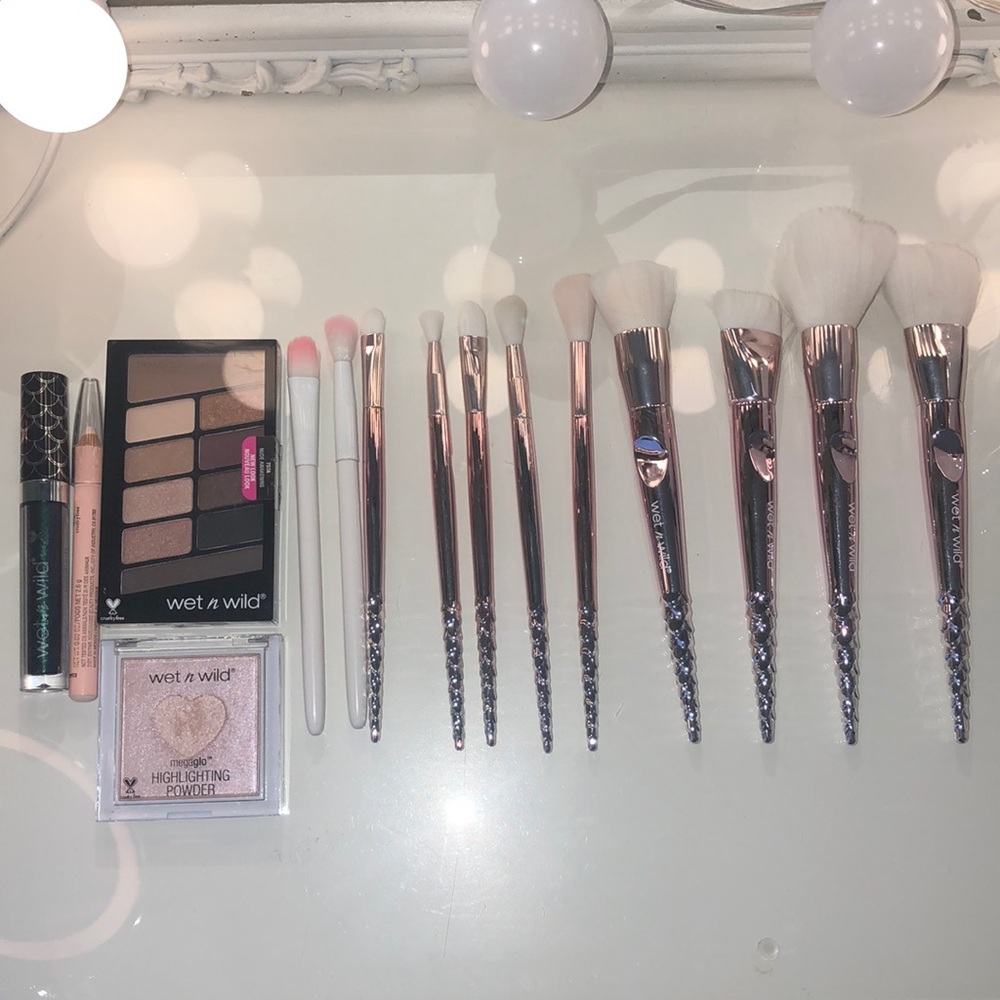 Wet n Wild 15-piece bundle